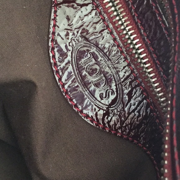 Tod’s Quilted Burgundy Handbag - Picture 3 of 8
